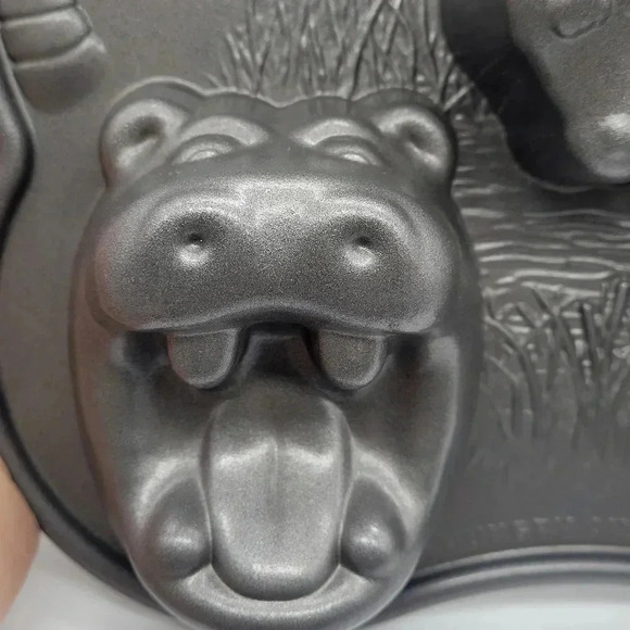 Nordic Ware Hungry Animals Cake Mold Hippo Monkey Lion Cast Aluminum Nordicware - Picture 9 of 14